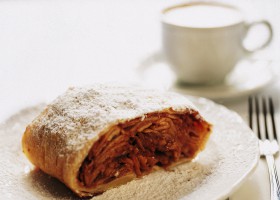 Famous Viennese strudel (c) WienTourismus