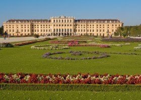 Schönbrunn Palace – Garden side  © Schloß Schönbrunn Kultur- und Betriebsges.m.b.H./Lammerhuber  