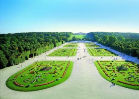 The Great Parterre looking towards the Gloriette   © Schloß Schönbrunn Kultur- und Betriebsges.m.b.H./Koller 