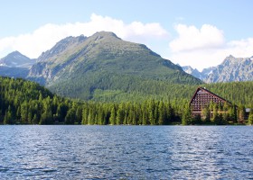 Štrbské pleso, the most popular tarn in Slovakia (c) katkaZV pixabay.com