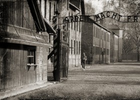 Concentration camp Auschwitz-Birkenau in Poland (c) DzidekLasek pixabay.com