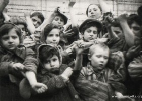Children (c) www.auschwitz.org